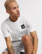 Adidas Training — BOS — Hvid t-shirt med logo