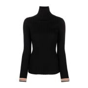 Sort ribstrikket sweater med flerfarvede stribede manchetter