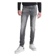 Slim-fit Tapered Jeans