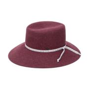 Elegant og sofistikeret burgunder filt hat