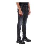 Sorte Skater Jeans med Distressed Detaljer