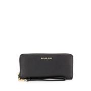 Jet Set Travel Continental Wristlet med stort logo