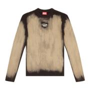 Behandlet sweater med metal logo indsats