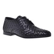 Lace-up in black woven leather