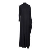 Minimalistisk Maxi Kjole med Asymmetrisk Draperet Panel