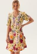 YAS Yasflowering Ss Dress Whisper White Detail:flowers 36