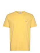 Reg Shield Ss T-Shirt Tops T-Kortærmet Skjorte Yellow GANT