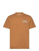 Short Sleeve Chest Timbs Graphic Tee Tops T-Kortærmet Skjorte Brown Ti...