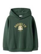 Nkmvelten Ls Rlx Sweat Wh Unb Tops Sweatshirts & Hoodies Hoodies Green...
