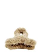Cally Furry Clamp Small Beige Accessories Hair Accessories Hair Claws ...