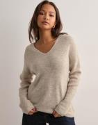 Vero Moda - Beige - Vmcrewlefile Ls V-Neck Blouse Noos