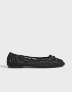 Nelly - Sort - Rounded Lace Ballerina