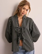 Vero Moda - Sort - Vmmalou 3/4 V-Neck Shirt Wvn Btq