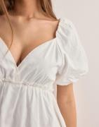 Nelly - Hvid - Fine Day Dress