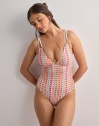 Malina - Mønstret - Nerea fine knitted swimsuit