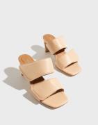 Pavement - Beige - Lovisa