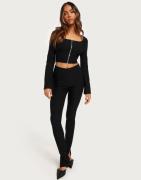 Nelly - Sort - Slim Slit Top