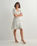 Pieces - Blomstret - Pcfya Ss Dress Wvn Bc