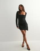 Nelly - Sort - Fancy Asymmetric Dress