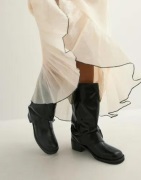 Nelly - Sort - Low Shaft Scrunch Boot