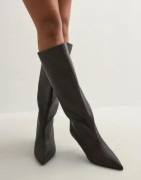 Nelly - Brun - Stiletto Under Knee Boot