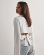 Nelly - Hvid - Open Back Tie LS Top