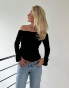 Nelly - Sort - Off Shoulder Slit Top