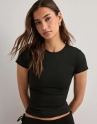 Nelly - Sort - Sculpting Tee