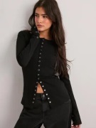 Nelly - Sort - Front Button LS Top