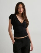 Nelly - Sort - Soft Plunge Top