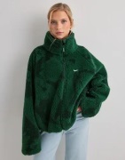 Nike - Grøn - W Nsw Street Aop Sherpa